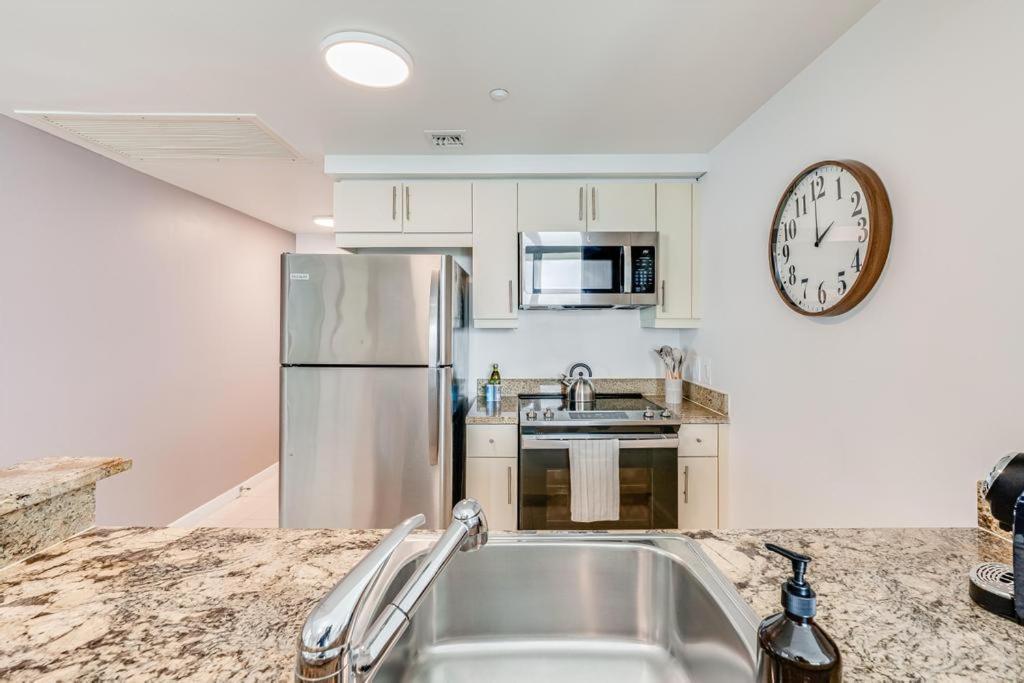 Bay View Beauty 1 Bedroom In Coconut Grove Parking Included *